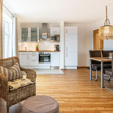 Apartment Ferienwohnung Ostsee-bernstein Mit Balkon Im Kaiserhof 4 *
